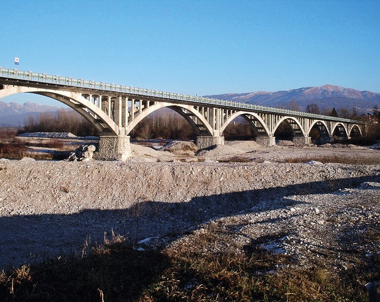 Seismic Retrofit of the S. Felice Bridge