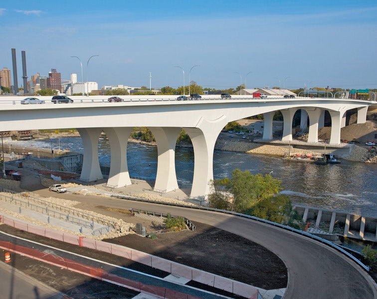 Reconstruction of the I-35W Bridge over the Mississippi River within Record Time