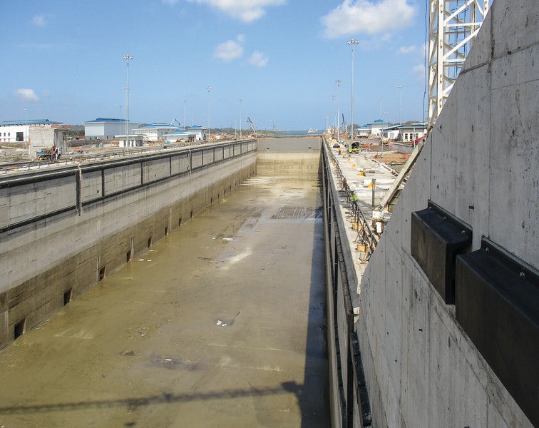  Rehabilitation of the Panama Canal with Bar Tendons 
